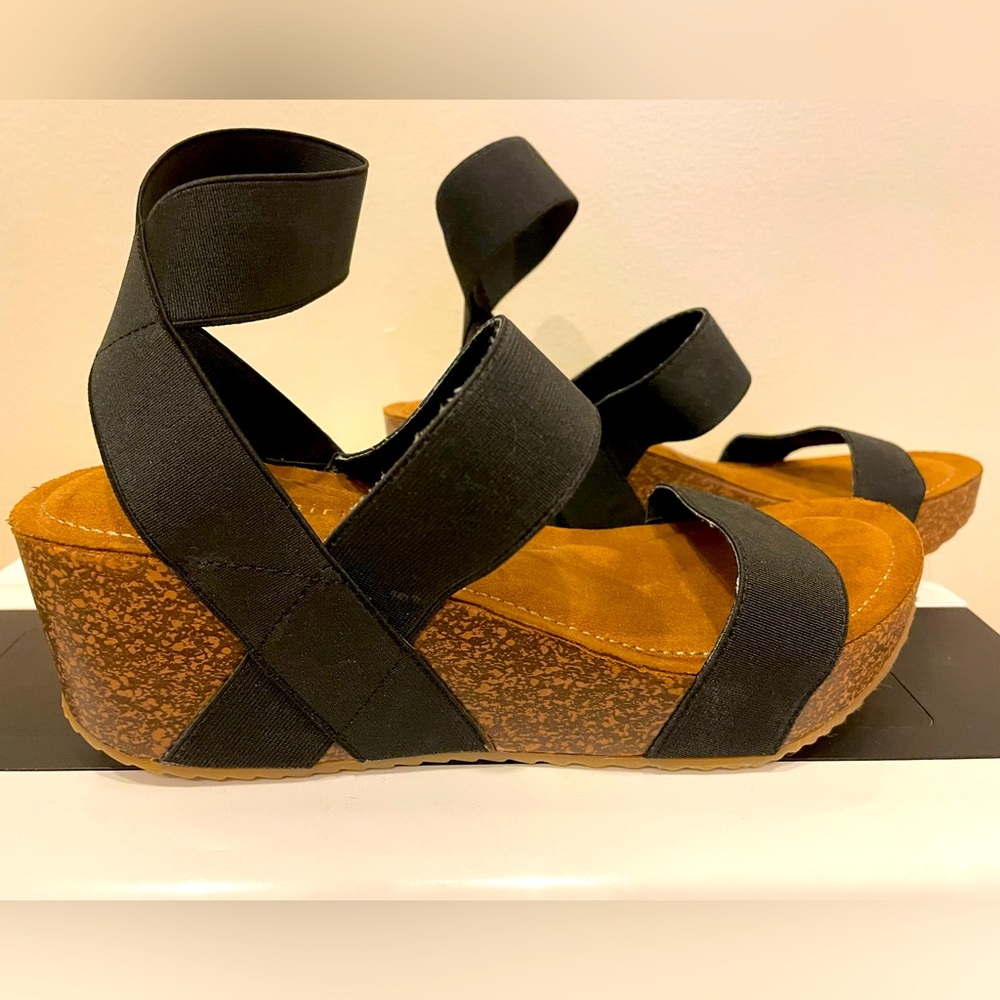 *Never worn* Madden Girl wedge with Black Elastic strap